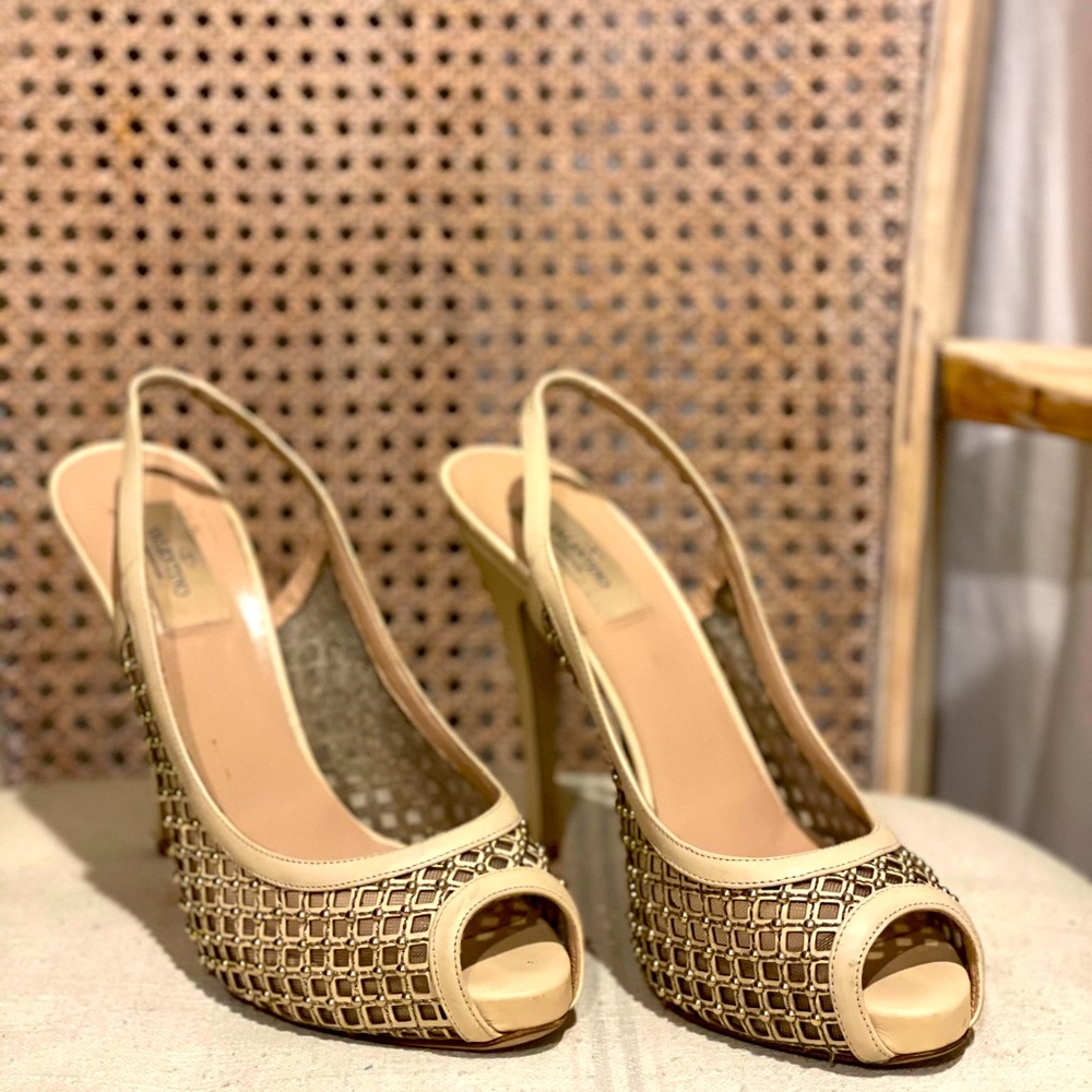 Valentino Nude Cage Peep Toe Pump Size 40